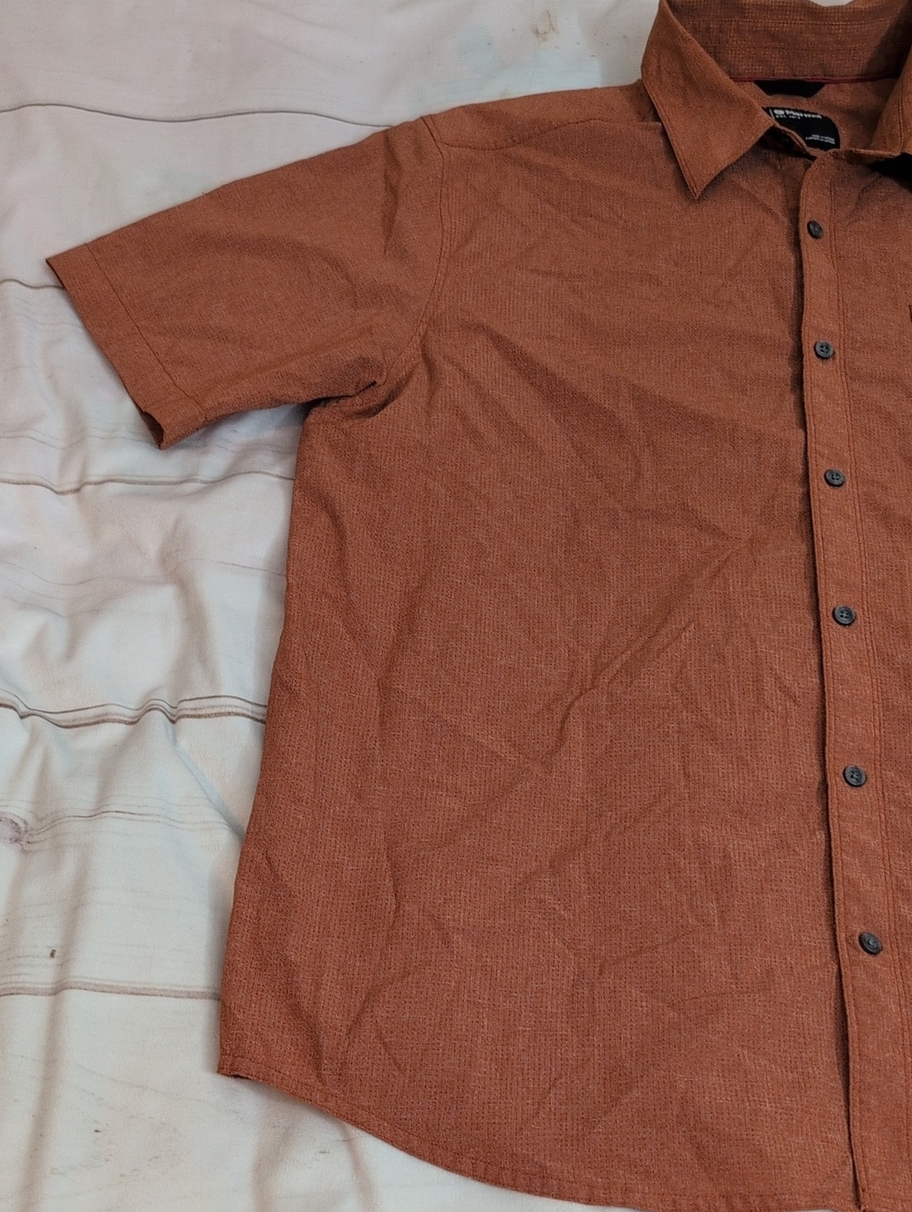 Marmot Aerobora Short-Sleeve Button-Up Shirt in the Picante Orange size XXL - Picture 2 of 7